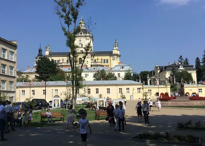 On Sheptytskyh 27 公寓 利沃夫